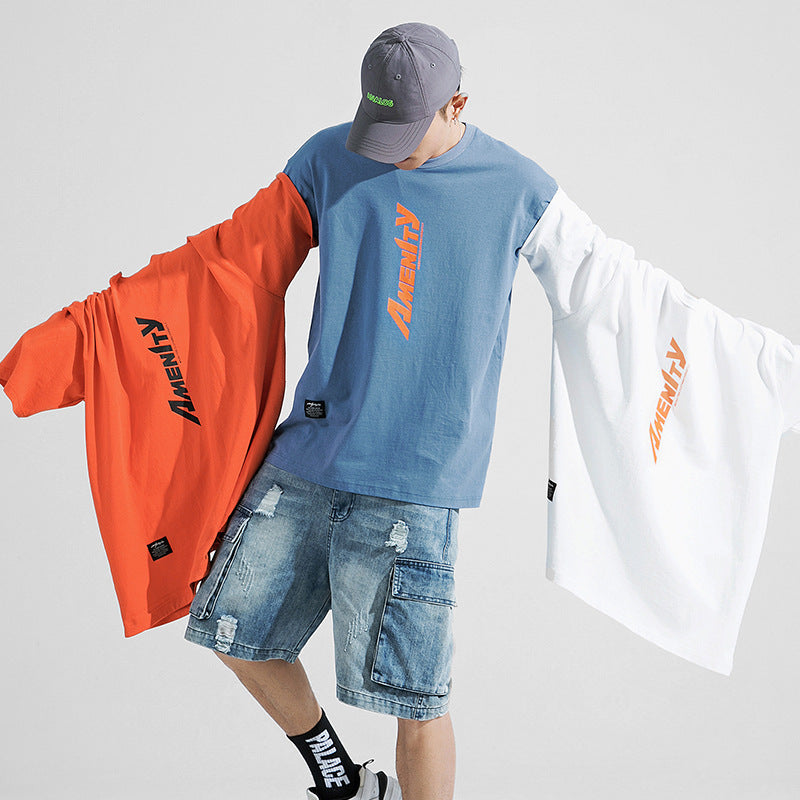 無地のラウンドネックのゆったりしたTシャツ