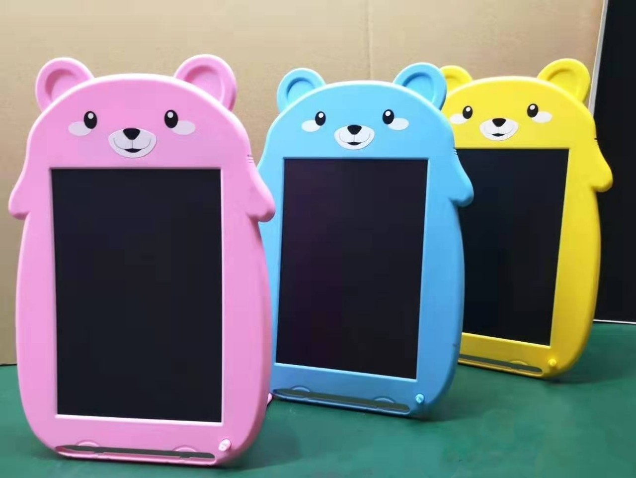8.5インチ 落書きパッド LCD ライティングボード お絵かきタブレット 子供用おもちゃ メモ用ロック機能付き