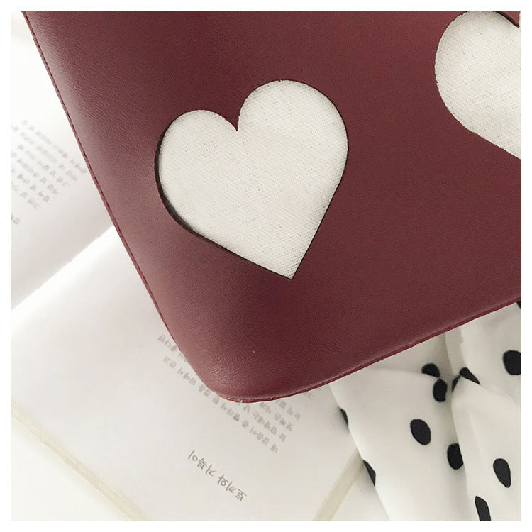 Hollow small peach heart bucket bag