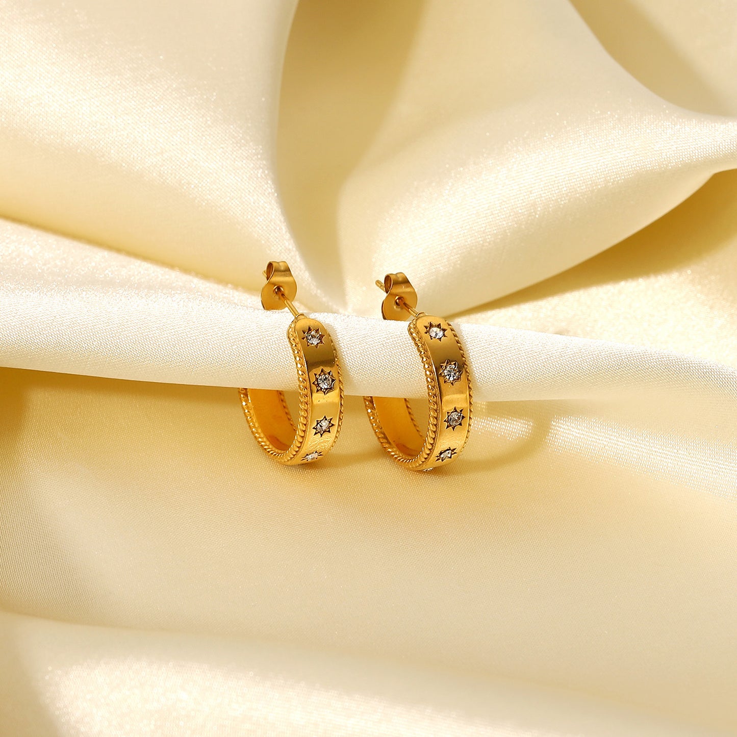 Modische 18K Gold Stern Zirkonia Ohrringe