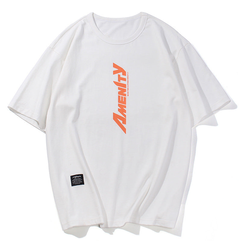 無地のラウンドネックのゆったりしたTシャツ