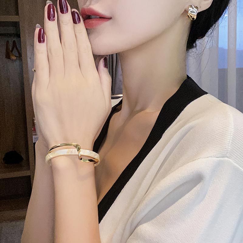 Metal White Shellfish Plate Bracelet For Women Opening Adjustable 2 Layers Desig