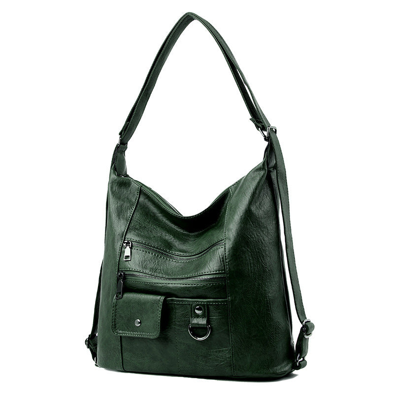 Neues, weiches Leder mit Zwei-in-Eins-Funktion. Sowohl als Umhängetasche als auch als Rucksack erhältlich.