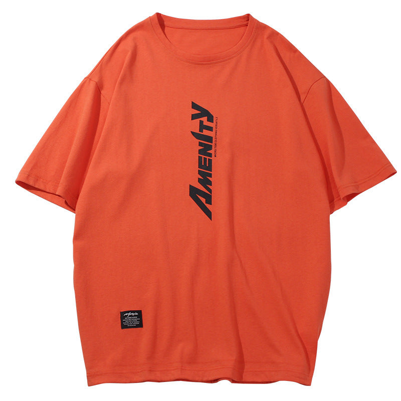 無地のラウンドネックのゆったりしたTシャツ
