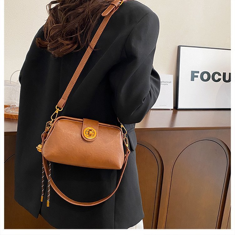 High Sense Niche Retro Frosted Crossbody Bag