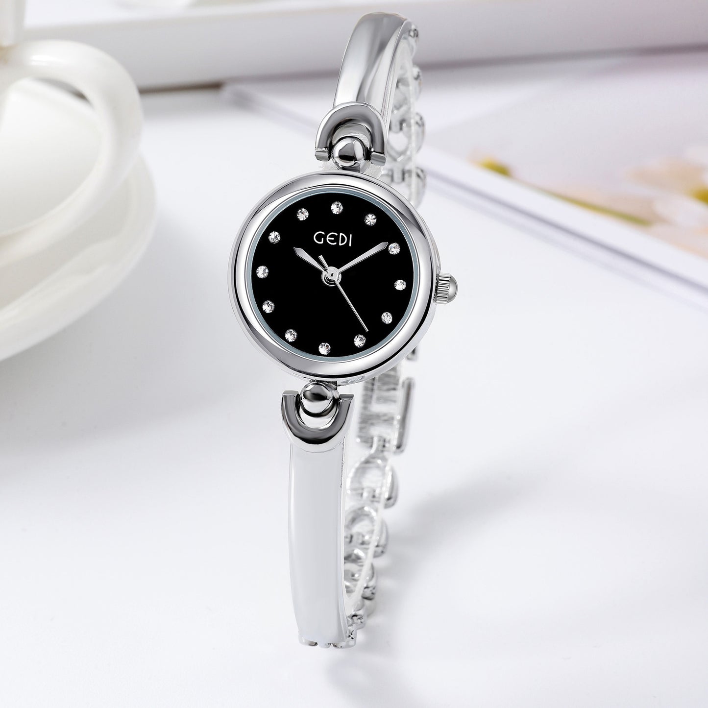 Simple Design Small Exquisite Round Dial Bangle Watch