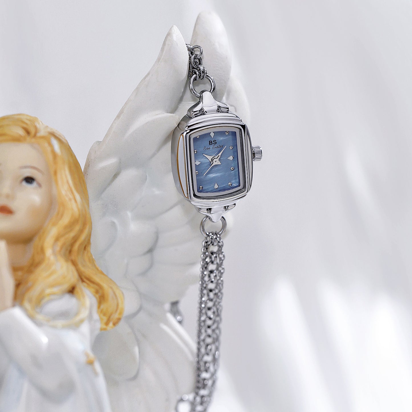 Women Chain Bracelet Light Blue Dial Watch