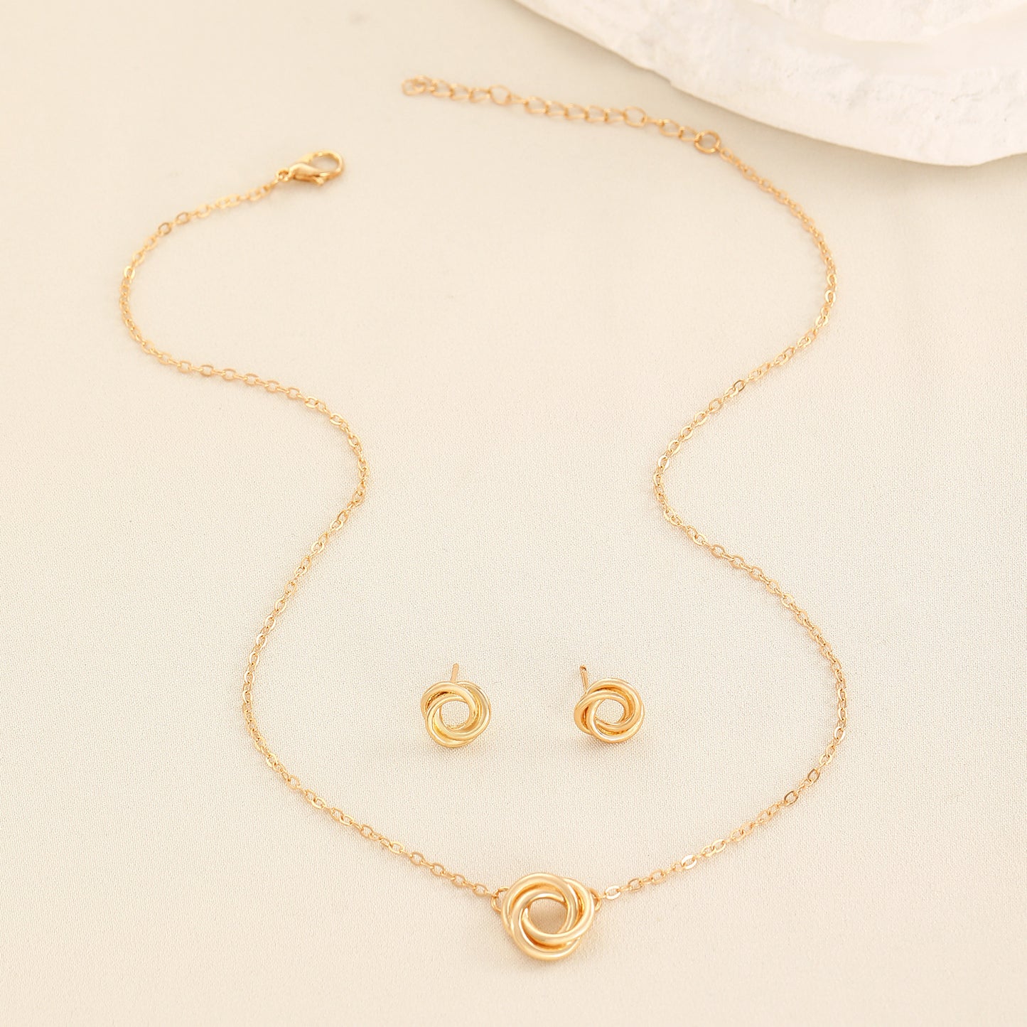 シンプルファッションサークルツイストイヤリングスタッドネックレスセット