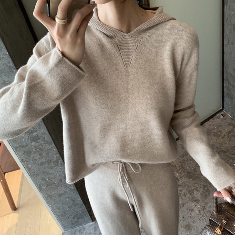 Trendy and comfortable strength sent knitted hooded fashion suit