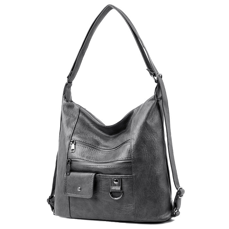 Neues, weiches Leder mit Zwei-in-Eins-Funktion. Sowohl als Umhängetasche als auch als Rucksack erhältlich.