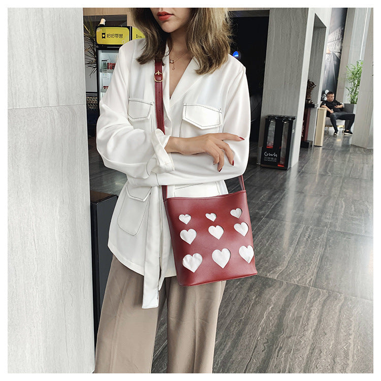 Hollow small peach heart bucket bag