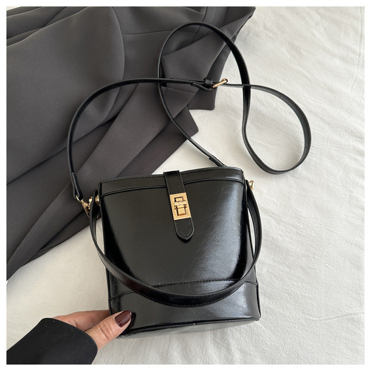 Hand Holding Bucket Women's One Shoulder Crossbody Bag