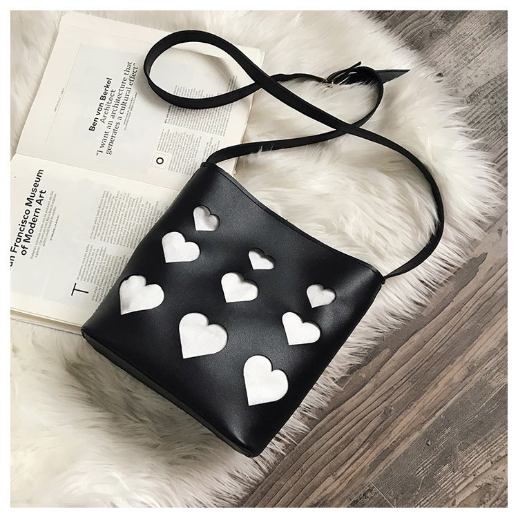 Hollow small peach heart bucket bag