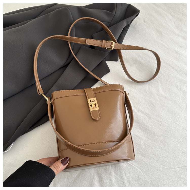 Hand Holding Bucket Women's One Shoulder Crossbody Bag