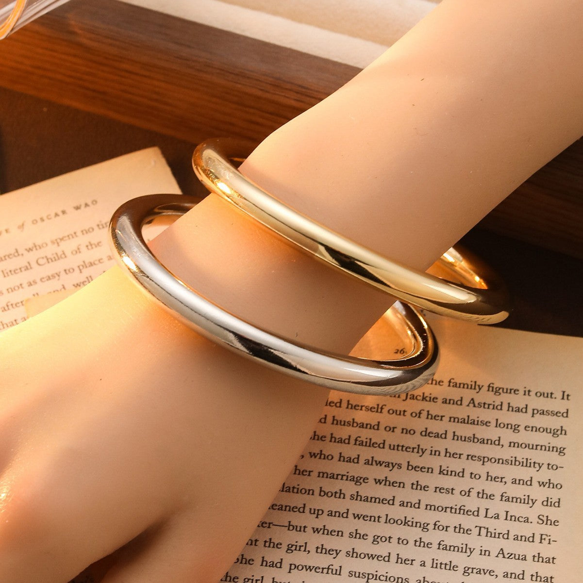 Galvanisiertes CCB Einfaches zylindrisches dreidimensionales Armband für Damen