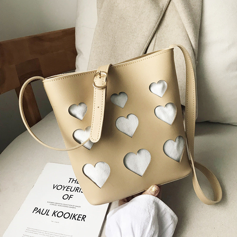 Hollow small peach heart bucket bag