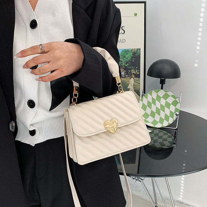 Modische Umhängetasche mit Kette und Love-Metall-Design