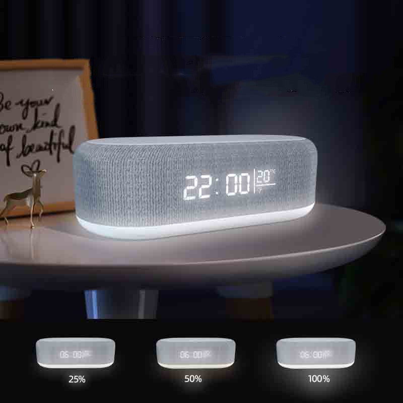 Vier-in-eins-Nachtlampe mit Wecker und kabellosem Ladegerät
