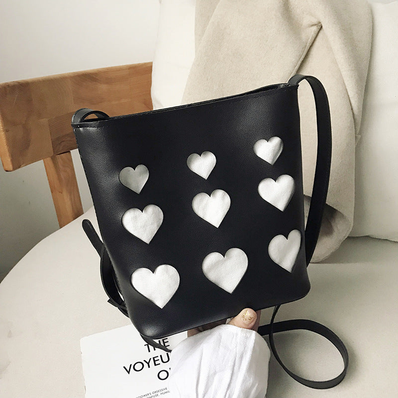 Hollow small peach heart bucket bag