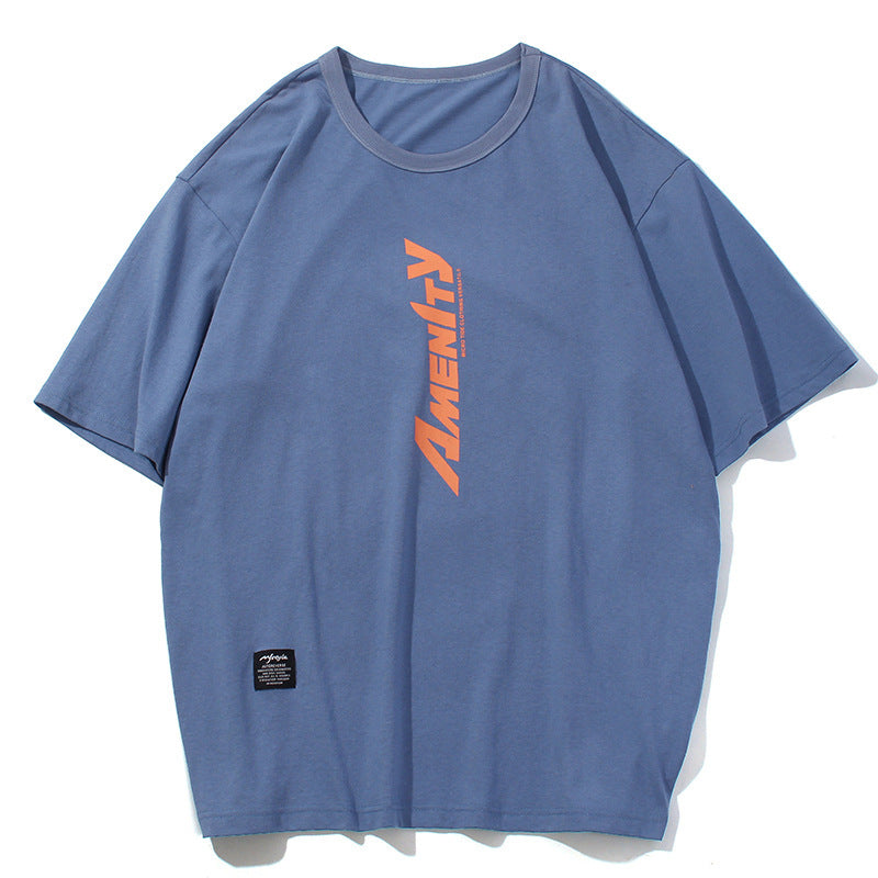 無地のラウンドネックのゆったりしたTシャツ