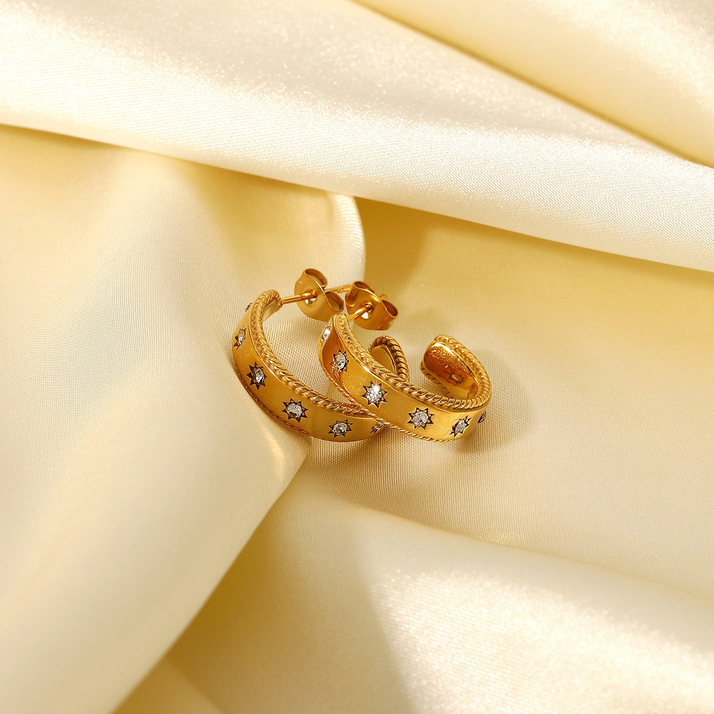 Modische 18K Gold Stern Zirkonia Ohrringe