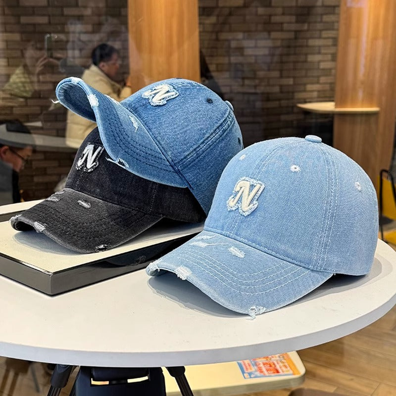 Gestickte Denim-Buchstaben-Baseballmütze für Damen mit zerrissener Schirmmütze