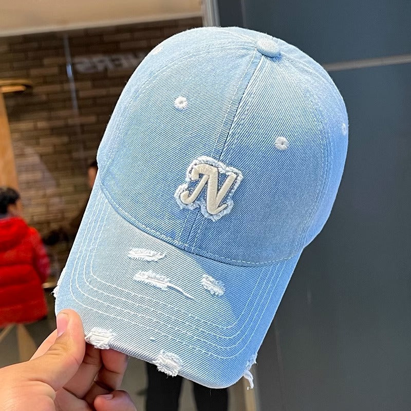 Gestickte Denim-Buchstaben-Baseballmütze für Damen mit zerrissener Schirmmütze