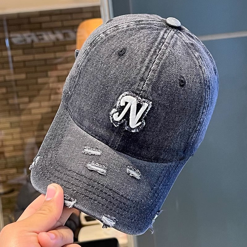 Gestickte Denim-Buchstaben-Baseballmütze für Damen mit zerrissener Schirmmütze