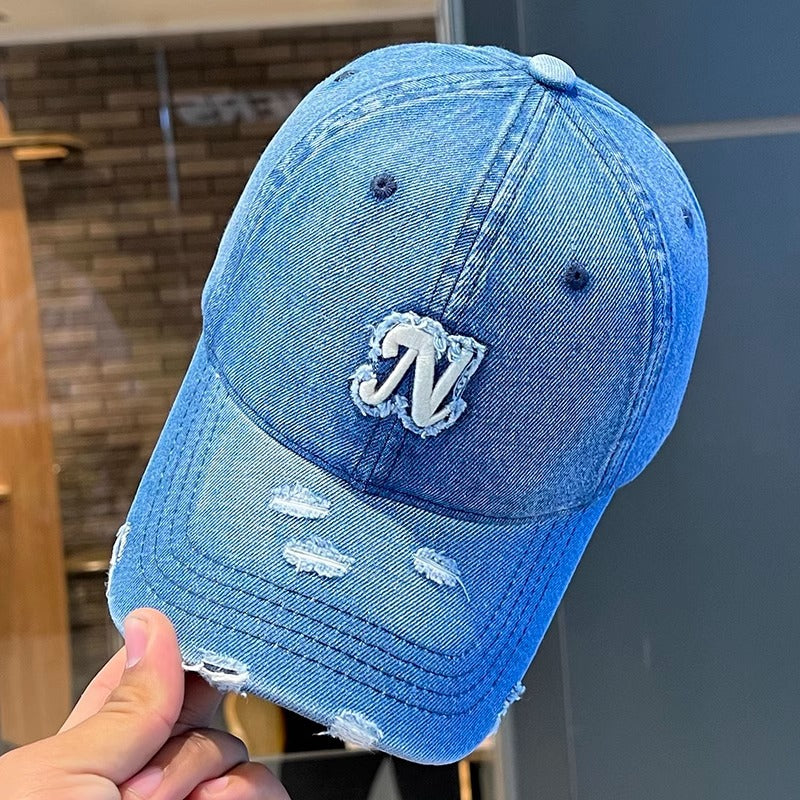 Gestickte Denim-Buchstaben-Baseballmütze für Damen mit zerrissener Schirmmütze