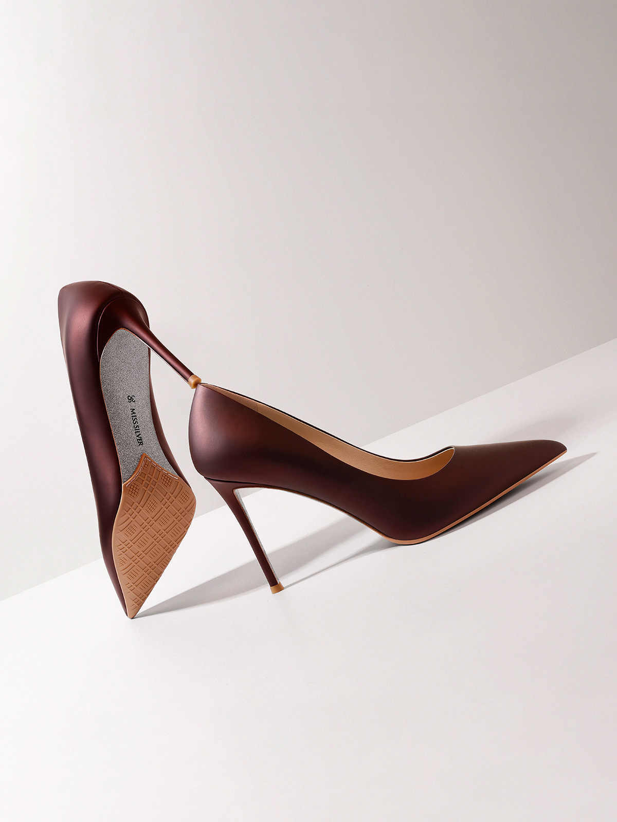 Pointed High Heels Women's Stiletto Heel Leather Pumps Lining material: sheepskin & Upper material: First layer cowhide