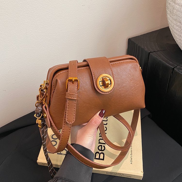 High Sense Niche Retro Frosted Crossbody Bag