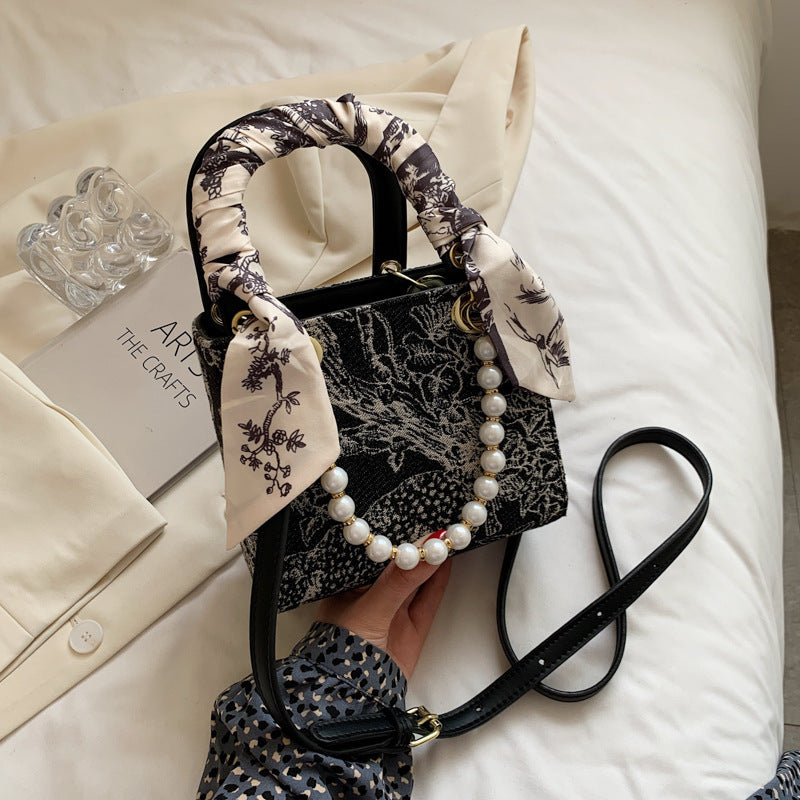 Simple And Fashionable One-shoulder Square Pearl Portable Diagonal Bag
