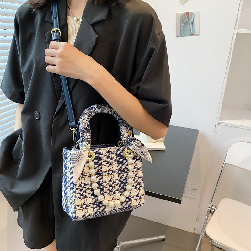 Simple And Fashionable One-shoulder Square Pearl Portable Diagonal Bag