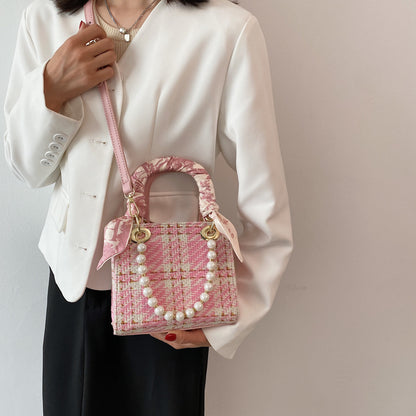 Simple And Fashionable One-shoulder Square Pearl Portable Diagonal Bag