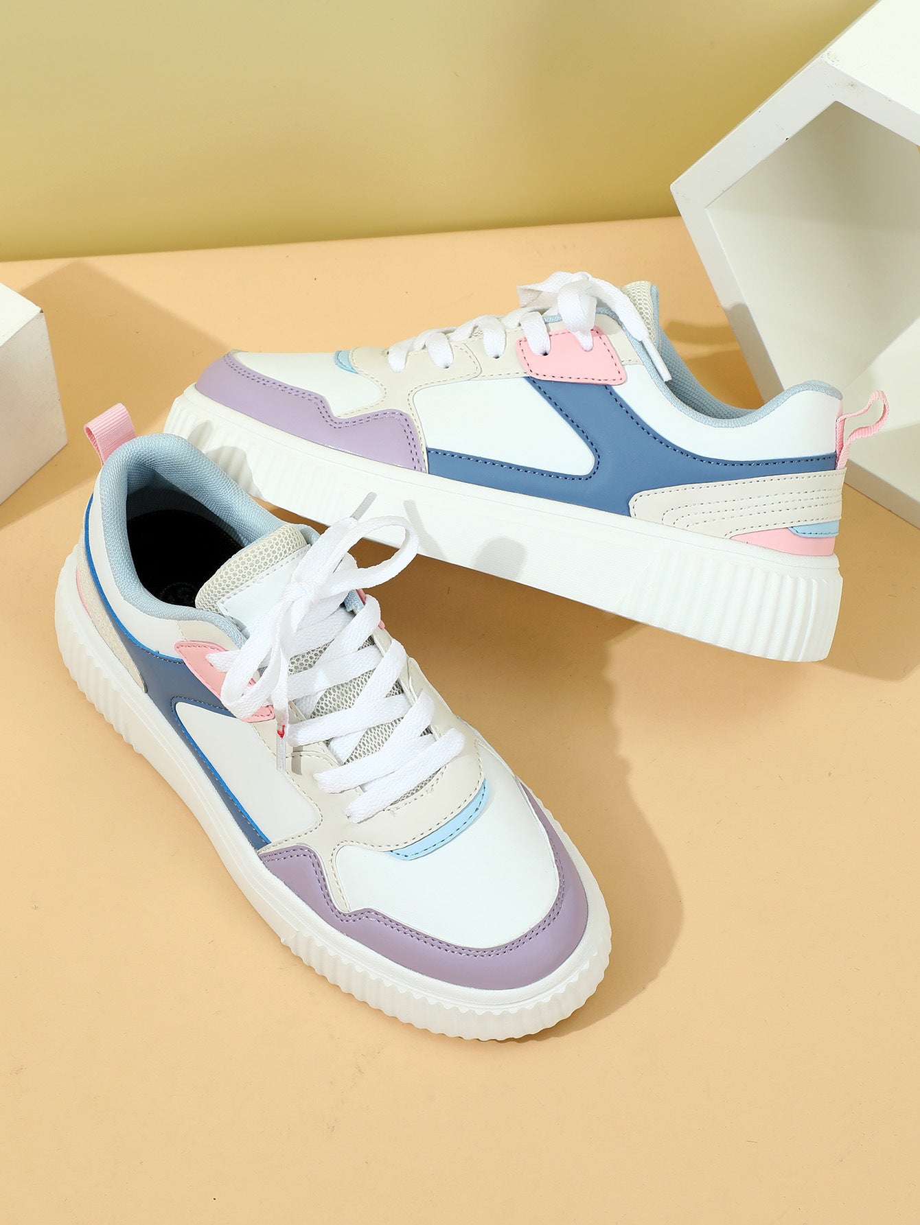 Platform Fashion Lace-up Casual Sneaker Soft Bottom Comfortable
