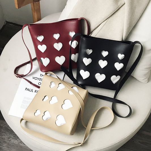 Hollow small peach heart bucket bag