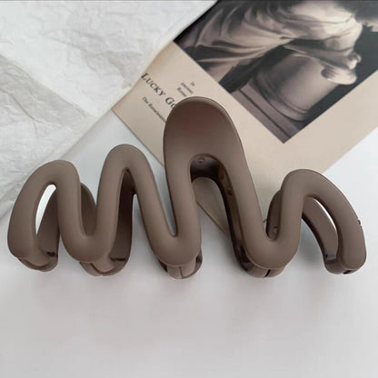 Dopamine Girl Shark Large Hair Claw