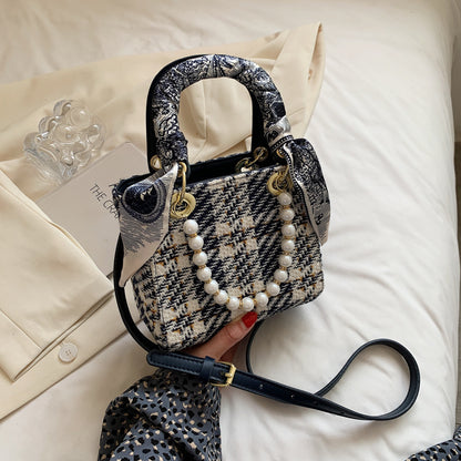 Simple And Fashionable One-shoulder Square Pearl Portable Diagonal Bag