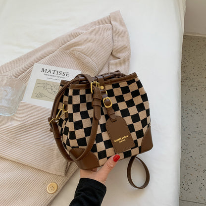 Niche Women's Fashion One-shoulder Bucket Bag