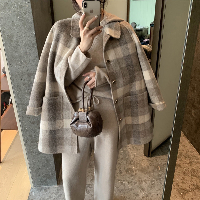 Trendy and comfortable strength sent knitted hooded fashion suit