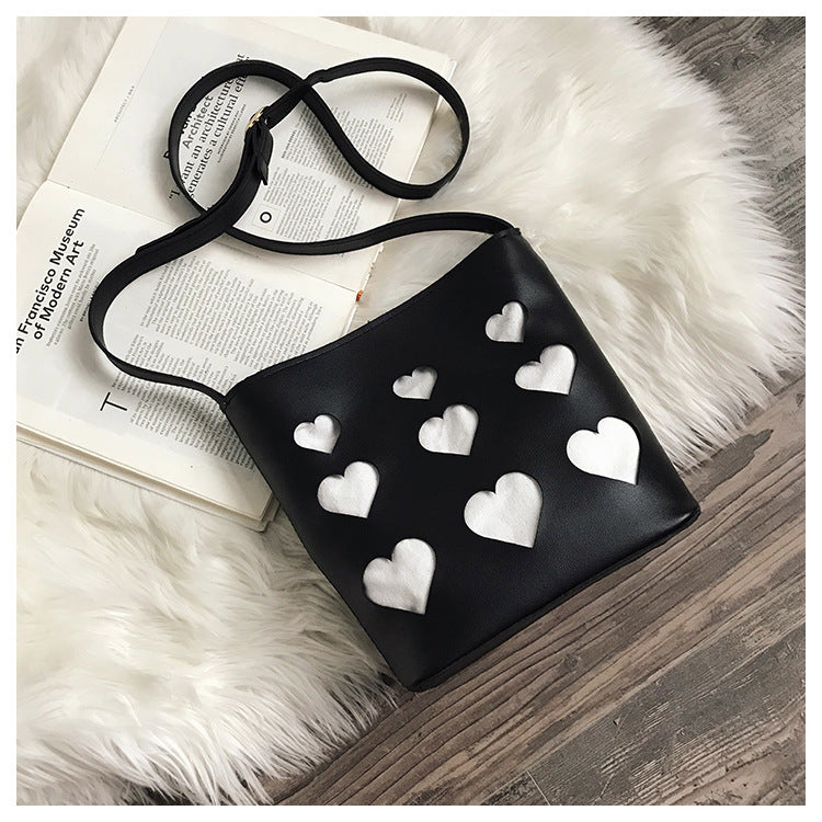 Hollow small peach heart bucket bag