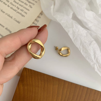 TWISTED IRREGULAR HOOP EARRING