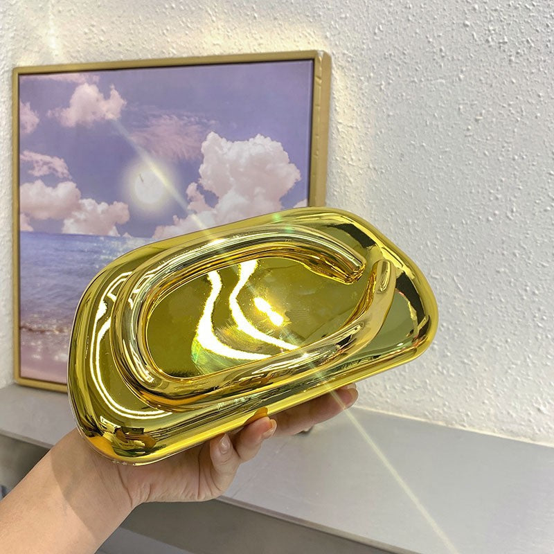 Retro Metal Decorative Clutch Box Bag