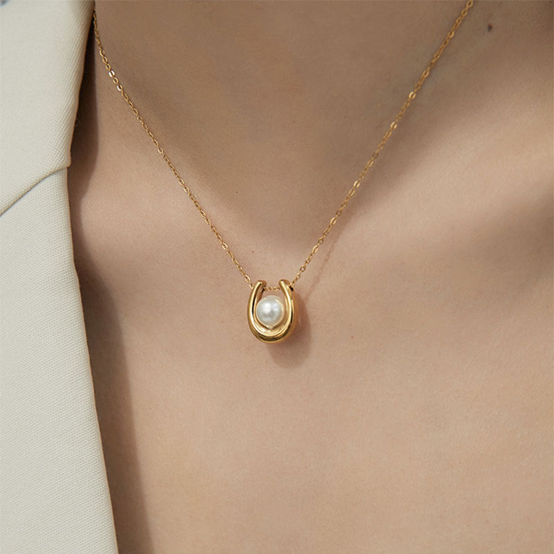 U-shaped Pearl French Titanium Steel Simple High Sense Neclace
