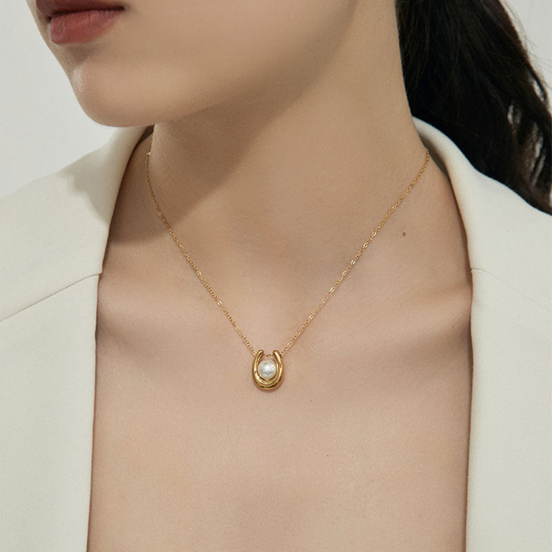 U-shaped Pearl French Titanium Steel Simple High Sense Neclace
