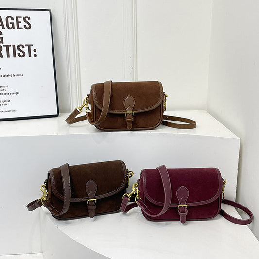 Messenger-Tasche aus mattiertem Leder mit Magnetverschluss