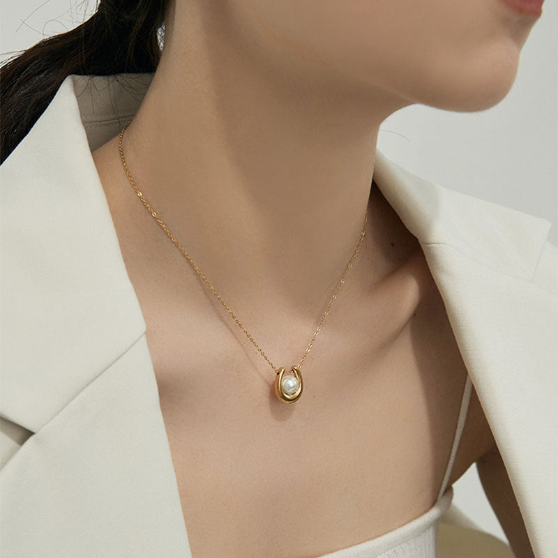 U-shaped Pearl French Titanium Steel Simple High Sense Neclace
