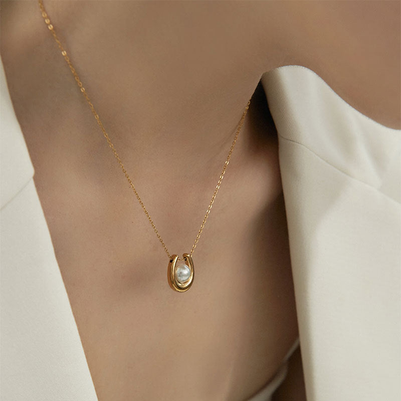 U-shaped Pearl French Titanium Steel Simple High Sense Neclace