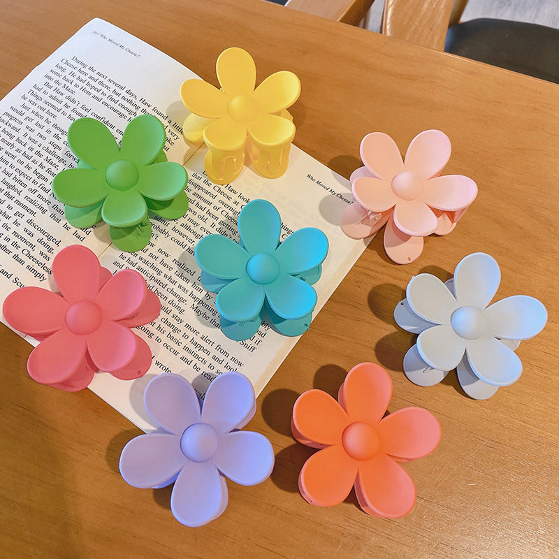 Women's Floral Shape Solid Color Grab Clip