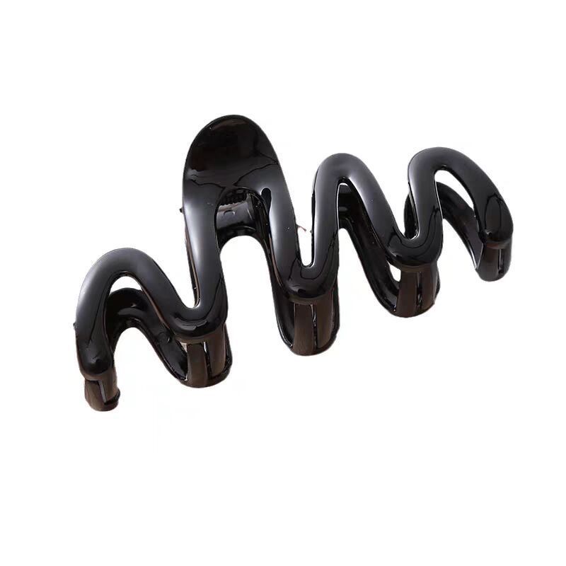 Dopamine Girl Shark Large Hair Claw